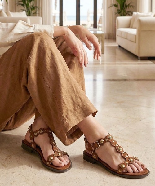 ASH（アッシュ）の「アッシュ【PHANNY】スタッズサンダル ブラウン アースカラー スエード レザー フラット 3cmヒール（サンダル・レディース・ダークブラウン・35/36/37/38/39）」の4枚目の写真