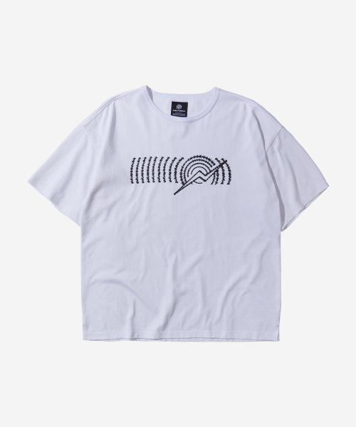 KALAPATTHAR(カラパタール)の「グラフィックロゴ ルーズフィット Tシャツ - ホワイト(Tシャツ/カットソー・メンズ・その他・MEDIUM/LARGE/X-LARGE)」の4枚目の写真