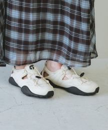 KBF（ケイビーエフ）の「カットデザインメッシュスニーカー（スニーカー）」