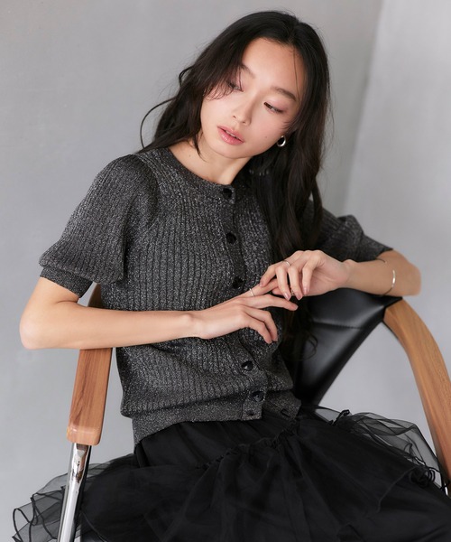 RUIRUE BOUTIQUE(ルイルエブティック)の「洗える/ストレッチ | 2WAY ラメ RIB パフカーデ | カーディガン・ニットカーディガン・トップス・ニットトップス・リブニット・サマーニット・シアートップス(カーディガン/ボレロ・レディース・グレー系1/ホワイト/ブルー系1/ピンク系1/ブラック・M/L)」の3枚目の写真