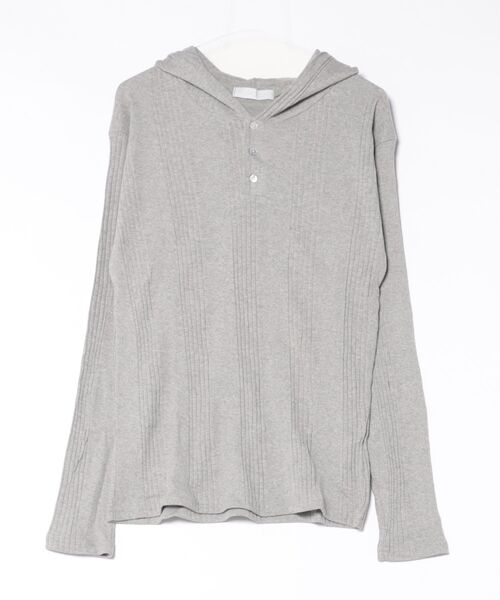 Never mind the XU / Chikashitsu+(ネバーマインド ザ エックスユー / チカシツプラス)の「【nmtc+】hooded henry neck long sleeve / 【エヌエムティーシープラス】フード付きヘンリーネック長袖Tシャツ(Tシャツ/カットソー・メンズ・グレー/ブラック・ONE SIZE)」の2枚目の写真