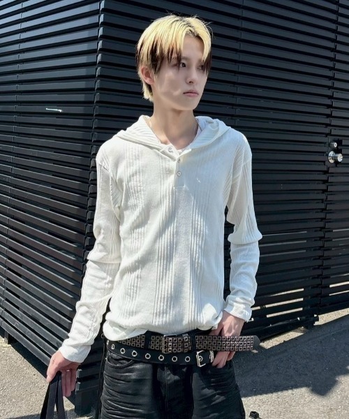 Never mind the XU / Chikashitsu+(ネバーマインド ザ エックスユー / チカシツプラス)の「【nmtc+】hooded henley neck long sleeve / 【エヌエムティーシープラス】フード付きヘンリーネック長袖Tシャツ <着用動画あり>(Tシャツ/カットソー・メンズ・グレー/ブラック/アイボリー・ONE SIZE)」の20枚目の写真
