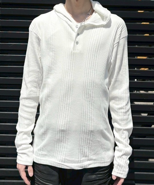 Never mind the XU / Chikashitsu+(ネバーマインド ザ エックスユー / チカシツプラス)の「【nmtc+】hooded henley neck long sleeve / 【エヌエムティーシープラス】フード付きヘンリーネック長袖Tシャツ <着用動画あり>(Tシャツ/カットソー・メンズ・グレー/ブラック/アイボリー・ONE SIZE)」の10枚目の写真