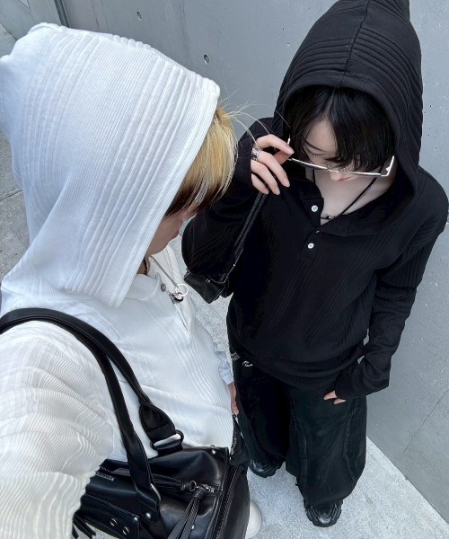 Never mind the XU / Chikashitsu+(ネバーマインド ザ エックスユー / チカシツプラス)の「【nmtc+】hooded henley neck long sleeve / 【エヌエムティーシープラス】フード付きヘンリーネック長袖Tシャツ <着用動画あり>(Tシャツ/カットソー・メンズ・グレー/ブラック/アイボリー・ONE SIZE)」の21枚目の写真