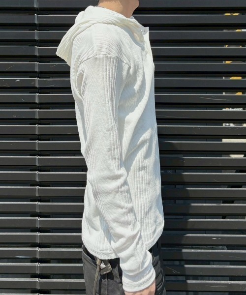 Never mind the XU / Chikashitsu+(ネバーマインド ザ エックスユー / チカシツプラス)の「【nmtc+】hooded henley neck long sleeve / 【エヌエムティーシープラス】フード付きヘンリーネック長袖Tシャツ <着用動画あり>(Tシャツ/カットソー・メンズ・グレー/ブラック/アイボリー・ONE SIZE)」の9枚目の写真