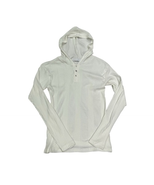 Never mind the XU / Chikashitsu+(ネバーマインド ザ エックスユー / チカシツプラス)の「【nmtc+】hooded henley neck long sleeve / 【エヌエムティーシープラス】フード付きヘンリーネック長袖Tシャツ <着用動画あり>(Tシャツ/カットソー・メンズ・グレー/ブラック/アイボリー・ONE SIZE)」の7枚目の写真