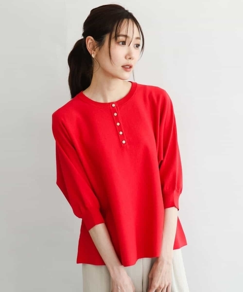 MK MICHEL KLEIN（エムケーミッシェルクラン）の「[UVカット/接触冷感/洗える]金釦フレアシルエットドルマンニット（ニット/セーター・レディース・レッド/ネイビー/ベージュ・38）」の4枚目の写真