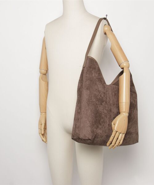 Un coeur(アンクール)の「【Un coeur/アンクール】SUEDE DRAPE ONE SHOULDER / スエード ドレープワンショルダー kareem / K906019(ショルダーバッグ・レディース・キャメル/グレー・FREE)」の10枚目の写真
