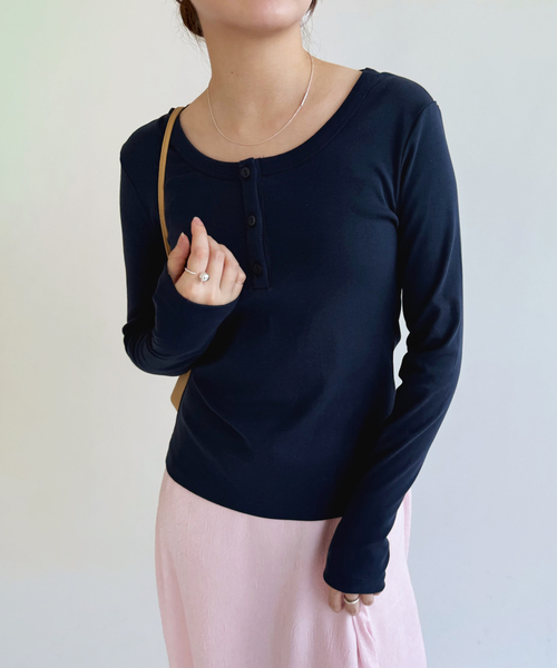 BAUM UND PFERDGARTEN（バウムウンドヘルガーデン）の「【BAUM UND PFERDGARTEN/バウム ウンド ヘルガーデン】MAIN ロングTEEシャツ（Tシャツ/カットソー・レディース・ネイビー/ホワイト・FREE）」の2枚目の写真