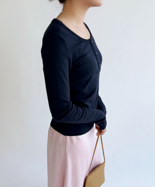 BAUM UND PFERDGARTEN（バウムウンドヘルガーデン）の「【BAUM UND PFERDGARTEN/バウム ウンド ヘルガーデン】MAIN ロングTEEシャツ（Tシャツ/カットソー・レディース・ネイビー/ホワイト・FREE）」の7枚目の写真
