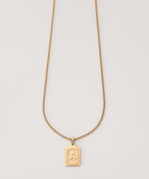 Noble（ノーブル）の「PETIT MOMENTS/プティモーメント Intial Rectangle Pendant Necklace（ネックレス・レディース・ゴールド・FREE）」の3枚目の写真