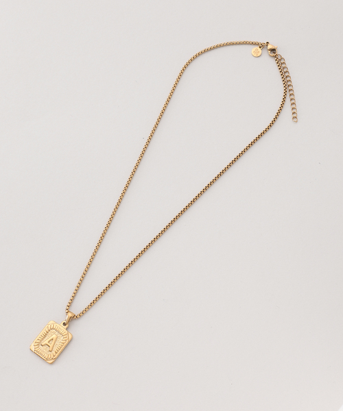 Noble（ノーブル）の「PETIT MOMENTS/プティモーメント Intial Rectangle Pendant Necklace（ネックレス・レディース・ゴールド・FREE）」の4枚目の写真