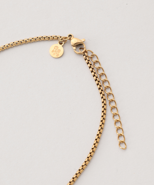 Noble（ノーブル）の「PETIT MOMENTS/プティモーメント Intial Rectangle Pendant Necklace（ネックレス・レディース・ゴールド・FREE）」の7枚目の写真