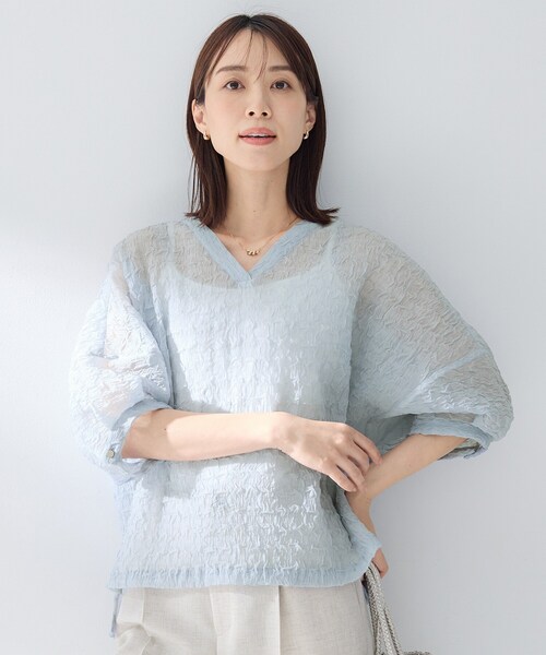 UNTITLED(アンタイトル)の「【洗える】シアーVネックブラウス(シャツ/ブラウス・レディース・ブラック/サックスブルー/オフホワイト・44/04/00/02)」の14枚目の写真