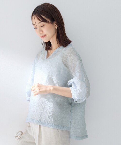 UNTITLED(アンタイトル)の「【洗える】シアーVネックブラウス(シャツ/ブラウス・レディース・ブラック/サックスブルー/オフホワイト・44/04/00/02)」の15枚目の写真