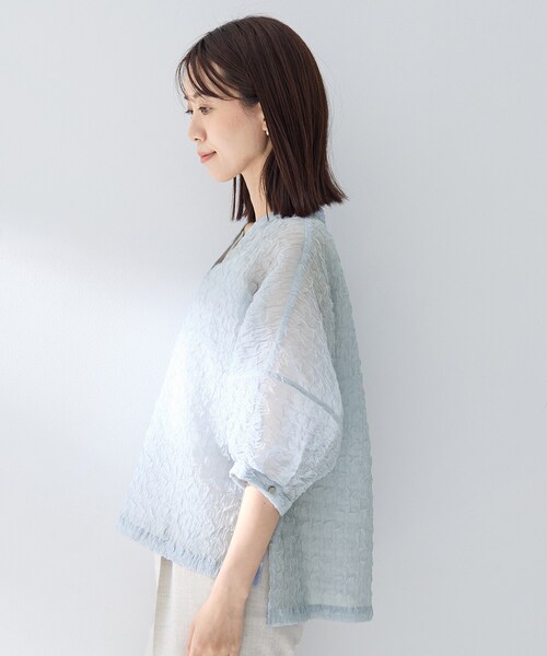 UNTITLED(アンタイトル)の「【洗える】シアーVネックブラウス(シャツ/ブラウス・レディース・ブラック/サックスブルー/オフホワイト・44/04/00/02)」の19枚目の写真