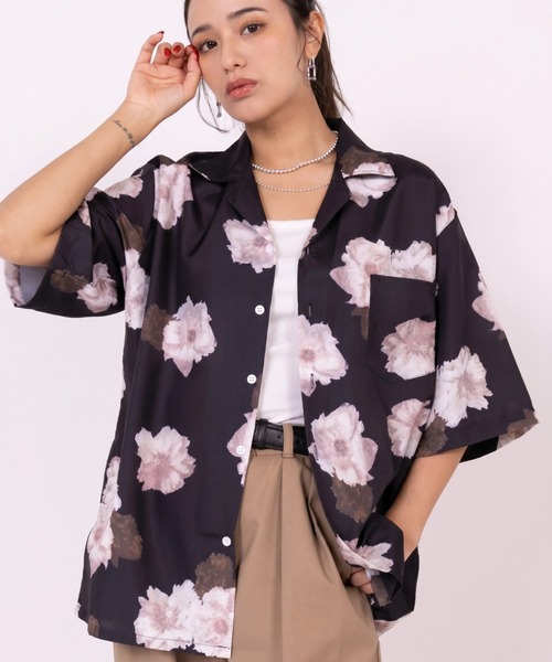 WYZ wear(ダブリューワイジィーウェア)の「オーバーサイズ総柄開襟アロハシャツ/花柄/蝶々柄/フラワーバタフライ/ユニセックス(シャツ/ブラウス・メンズ・ブラック/アイボリー/ブラック系その他/ホワイト・M/L/XL)」の4枚目の写真