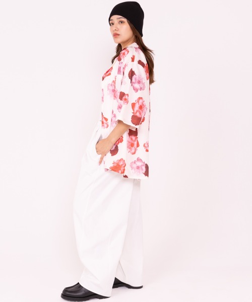 WYZ wear(ダブリューワイジィーウェア)の「オーバーサイズ総柄開襟アロハシャツ/花柄/蝶々柄/フラワーバタフライ/ユニセックス(シャツ/ブラウス・メンズ・ブラック/アイボリー/ブラック系その他/ホワイト・M/L/XL)」の22枚目の写真
