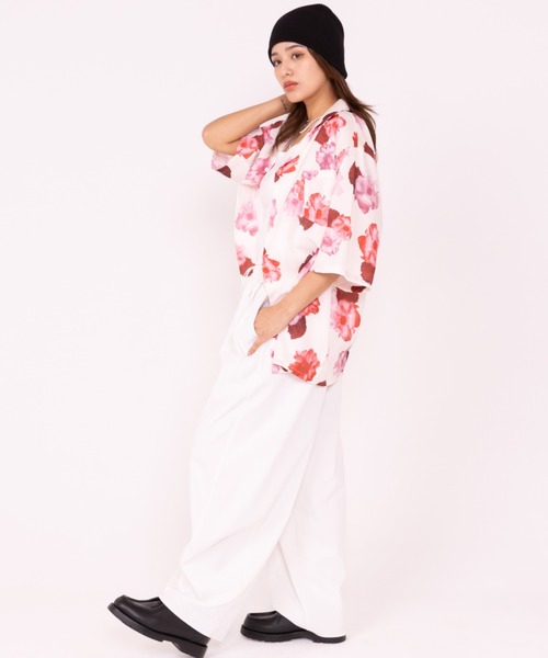 WYZ wear(ダブリューワイジィーウェア)の「オーバーサイズ総柄開襟アロハシャツ/花柄/蝶々柄/フラワーバタフライ/ユニセックス(シャツ/ブラウス・メンズ・ブラック/アイボリー/ブラック系その他/ホワイト・M/L/XL)」の17枚目の写真