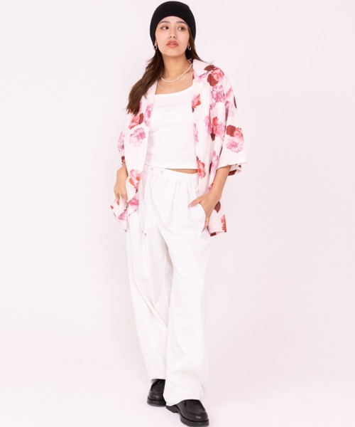 WYZ wear(ダブリューワイジィーウェア)の「オーバーサイズ総柄開襟アロハシャツ/花柄/蝶々柄/フラワーバタフライ/ユニセックス(シャツ/ブラウス・メンズ・ブラック/アイボリー/ブラック系その他/ホワイト・M/L/XL)」の8枚目の写真