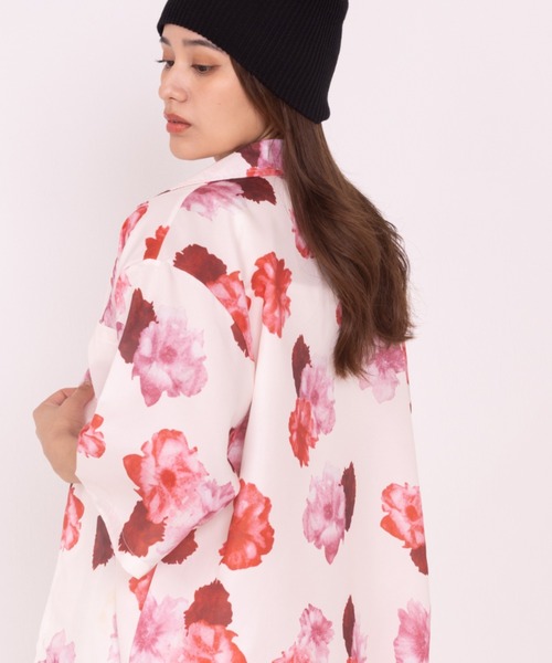 WYZ wear(ダブリューワイジィーウェア)の「オーバーサイズ総柄開襟アロハシャツ/花柄/蝶々柄/フラワーバタフライ/ユニセックス(シャツ/ブラウス・メンズ・ブラック/アイボリー/ブラック系その他/ホワイト・M/L/XL)」の14枚目の写真