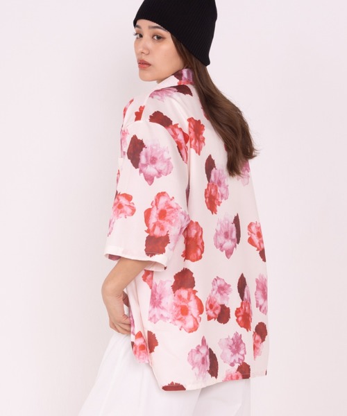 WYZ wear(ダブリューワイジィーウェア)の「オーバーサイズ総柄開襟アロハシャツ/花柄/蝶々柄/フラワーバタフライ/ユニセックス(シャツ/ブラウス・メンズ・ブラック/アイボリー/ブラック系その他/ホワイト・M/L/XL)」の13枚目の写真
