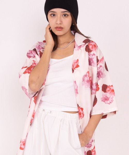 WYZ wear(ダブリューワイジィーウェア)の「オーバーサイズ総柄開襟アロハシャツ/花柄/蝶々柄/フラワーバタフライ/ユニセックス(シャツ/ブラウス・メンズ・ブラック/アイボリー/ブラック系その他/ホワイト・M/L/XL)」の5枚目の写真