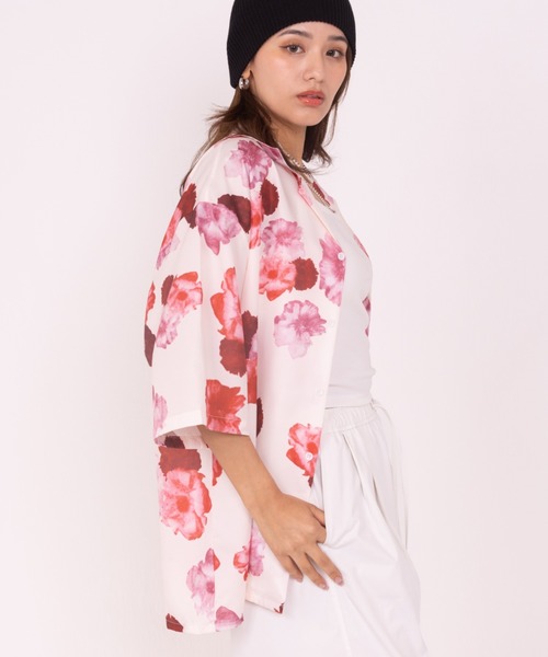 WYZ wear(ダブリューワイジィーウェア)の「オーバーサイズ総柄開襟アロハシャツ/花柄/蝶々柄/フラワーバタフライ/ユニセックス(シャツ/ブラウス・メンズ・ブラック/アイボリー/ブラック系その他/ホワイト・M/L/XL)」の10枚目の写真