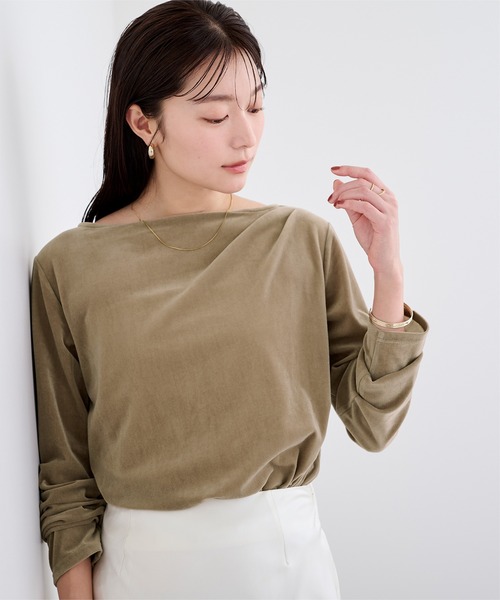 UR'S(ユアーズ)の「ベロアドレープトップス(Tシャツ/カットソー・レディース・オフホワイト/ブラウン/チャコール/ブラック/モカ・S/L/M)」の5枚目の写真