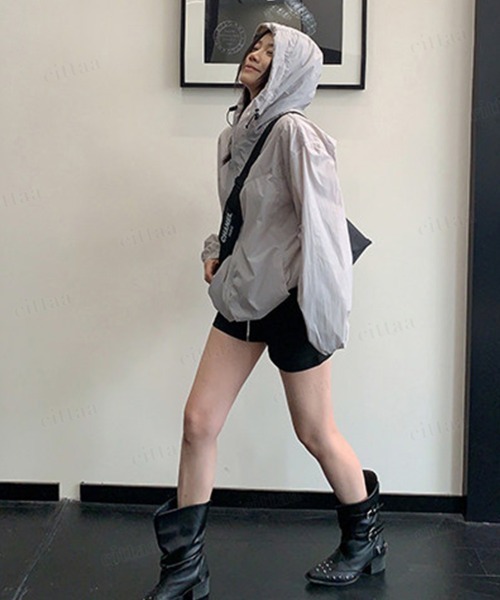 Dalfwin(ダールフィン)の「韓国ファッション 薄手ドローストリングウインドブレーカー(マウンテンパーカー・レディース・ホワイト/グレー・FREE)」の8枚目の写真