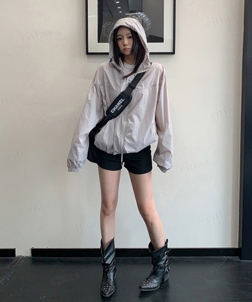 Dalfwin(ダールフィン)の「韓国ファッション 薄手ドローストリングウインドブレーカー(マウンテンパーカー・レディース・ホワイト/グレー・FREE)」の9枚目の写真