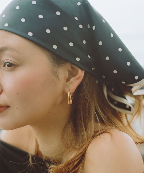 by Preek(バイプリーク)の「<33×by Preek>ボリューム フープ ピアス(ピアス(両耳用)・レディース・ゴールド・FREE)」の1枚目の写真