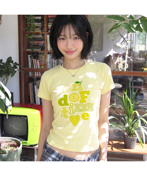 GRAVER（グレーバー）の「[ユニセックス]エンドオブタイム_レモン 半袖Tシャツ_2カラー（Tシャツ/カットソー・レディース・ライトイエロー/ホワイト・X-SMALL/LARGE/MEDIUM/SMALL）」の2枚目の写真