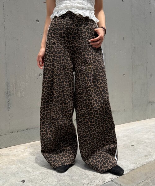 w closet(ダブルクローゼット)の「レオパードラインパンツ(その他パンツ・レディース・カーキ/ブラウン・MEDIUM/SMALL)」の15枚目の写真
