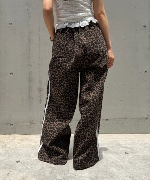 w closet(ダブルクローゼット)の「レオパードラインパンツ(その他パンツ・レディース・カーキ/ブラウン・MEDIUM/SMALL)」の9枚目の写真