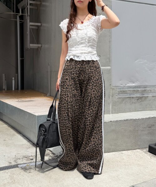 w closet(ダブルクローゼット)の「レオパードラインパンツ(その他パンツ・レディース・カーキ/ブラウン・MEDIUM/SMALL)」の10枚目の写真