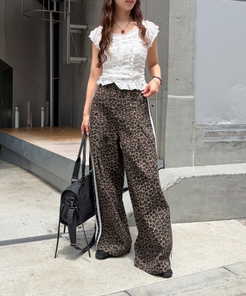 w closet(ダブルクローゼット)の「レオパードラインパンツ(その他パンツ・レディース・カーキ/ブラウン・MEDIUM/SMALL)」の13枚目の写真