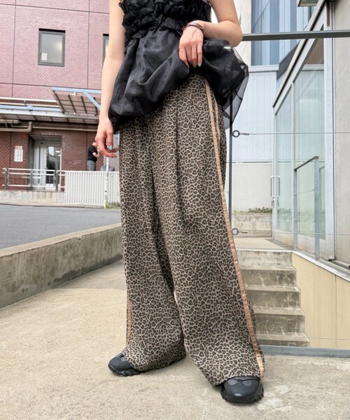 w closet(ダブルクローゼット)の「レオパードラインパンツ(その他パンツ・レディース・カーキ/ブラウン・MEDIUM/SMALL)」の14枚目の写真