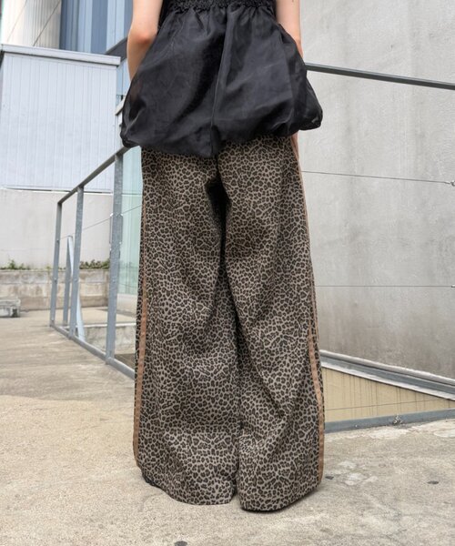 w closet(ダブルクローゼット)の「レオパードラインパンツ(その他パンツ・レディース・カーキ/ブラウン・MEDIUM/SMALL)」の5枚目の写真