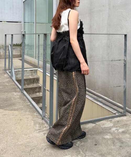 w closet(ダブルクローゼット)の「レオパードラインパンツ(その他パンツ・レディース・カーキ/ブラウン・MEDIUM/SMALL)」の7枚目の写真