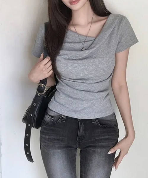 Emilie(エミリー)の「ドレープネック リブ 半袖トップス(Tシャツ/カットソー・レディース・アイボリー/ブラック/グレー/チャコールグレー・FREE)」の16枚目の写真