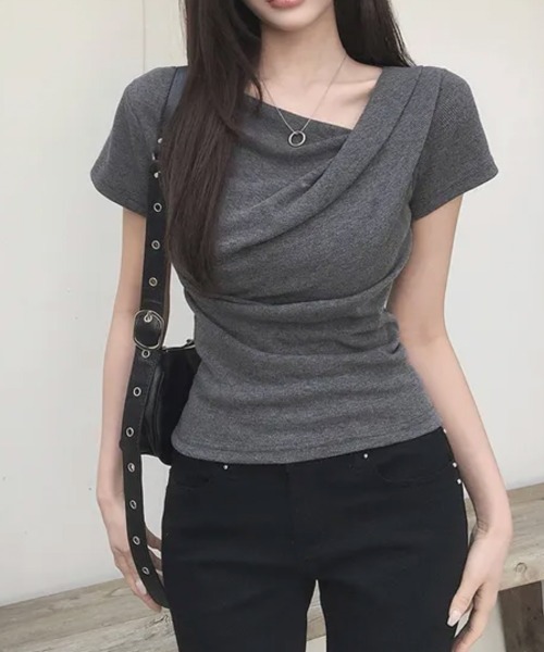Emilie(エミリー)の「ドレープネック リブ 半袖トップス(Tシャツ/カットソー・レディース・アイボリー/ブラック/グレー/チャコールグレー・FREE)」の19枚目の写真