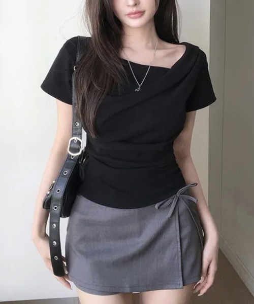 Emilie(エミリー)の「ドレープネック リブ 半袖トップス(Tシャツ/カットソー・レディース・アイボリー/ブラック/グレー/チャコールグレー・FREE)」の20枚目の写真