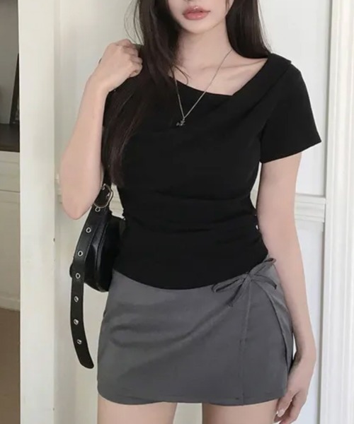 Emilie(エミリー)の「ドレープネック リブ 半袖トップス(Tシャツ/カットソー・レディース・アイボリー/ブラック/グレー/チャコールグレー・FREE)」の21枚目の写真