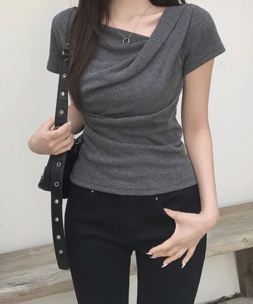 Emilie(エミリー)の「ドレープネック リブ 半袖トップス(Tシャツ/カットソー・レディース・アイボリー/ブラック/グレー/チャコールグレー・FREE)」の18枚目の写真