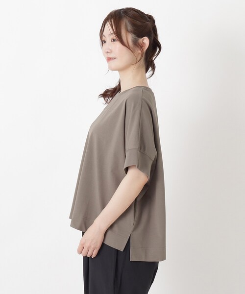 one'sterrace(ワンズテラス)の「【ひんやり】接触冷感 半袖プルオーバー(Tシャツ/カットソー・レディース・ブラウン系8/アイボリー系8/サックスブルー系8/ブラック系8/ブルー系その他7/グリーン系その他6・02)」の8枚目の写真