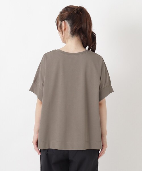 one'sterrace(ワンズテラス)の「【ひんやり】接触冷感 半袖プルオーバー(Tシャツ/カットソー・レディース・ブラウン系8/アイボリー系8/サックスブルー系8/ブラック系8/ブルー系その他7/グリーン系その他6・02)」の9枚目の写真