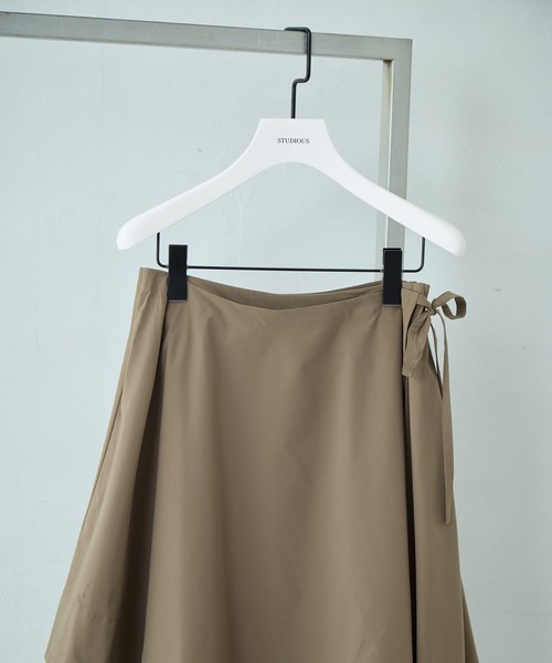 STUDIOUS(ステュディオス)の「【STUDIOUS/ステュディオス】Asymmetry Wrap Layer Skirt/アシンメトリーラップレイヤースカート/ウォッシャブル/オフィスカジュアル(スカート・レディース・カーキ/ブラック・FREE)」の20枚目の写真
