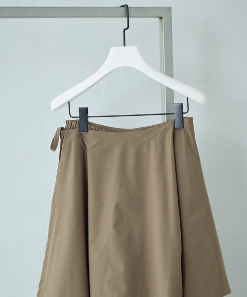 STUDIOUS(ステュディオス)の「【STUDIOUS/ステュディオス】Asymmetry Wrap Layer Skirt/アシンメトリーラップレイヤースカート/ウォッシャブル/オフィスカジュアル(スカート・レディース・カーキ/ブラック・FREE)」の13枚目の写真
