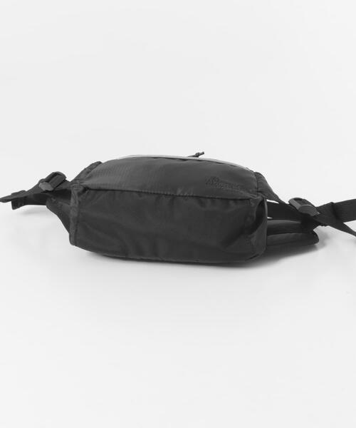 MARMOT(マーモット)の「『別注』Marmot×DOORS BODY BAG(ボディバッグ/ウエストポーチ・メンズ・ブラック/ネイビー・ONE)」の6枚目の写真